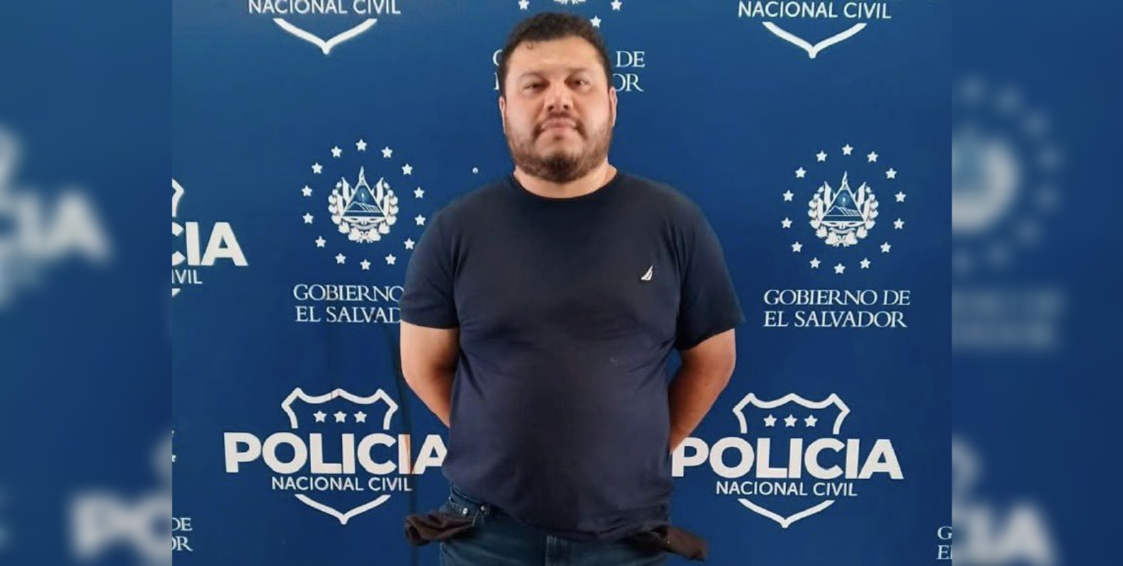 Moisés Mondragón Castro fue capturado tras robar en una gasolinera, colisionar ocho autos e intentar huir hacia La Libertad durante una intensa persecución policial. Foto: PNC_SV.