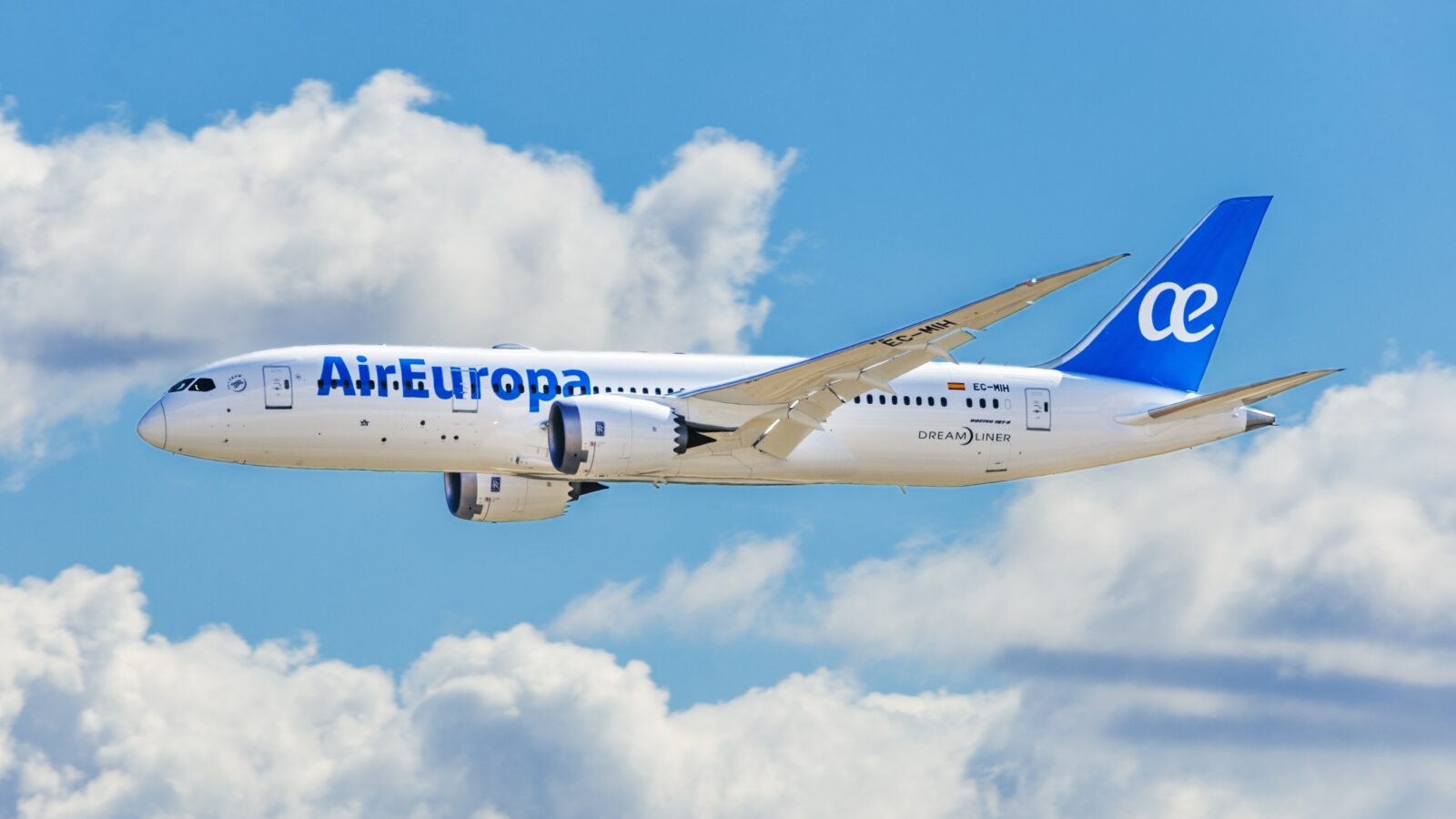 La aerolínea española Air Europa operará tres frecuencias semanales a partir del 17 de diciembre de 2026 entre Madrid y El Salvador, utilizando modernos aviones Boeing 787. Foto: Air Europa.