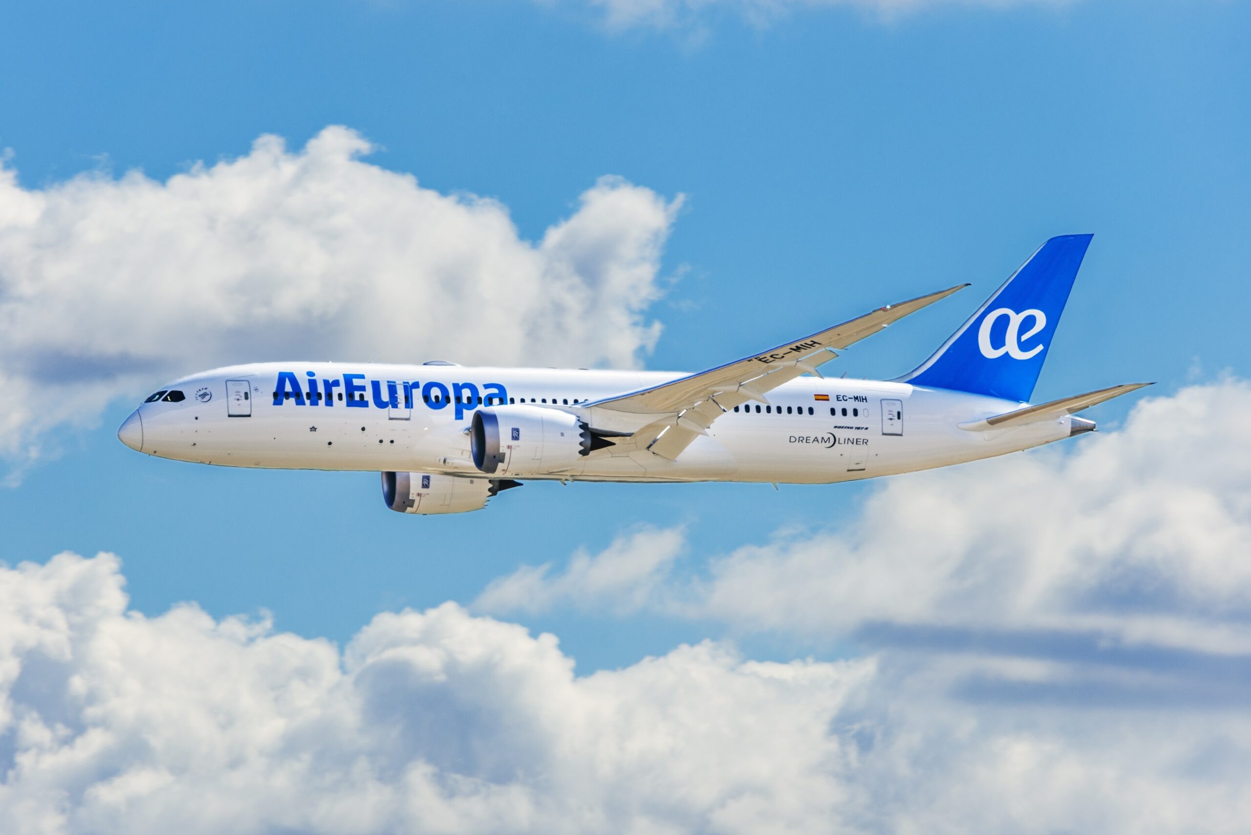 La aerolínea española Air Europa operará tres frecuencias semanales a partir del 17 de diciembre de 2026 entre Madrid y El Salvador, utilizando modernos aviones Boeing 787. Foto: Air Europa.