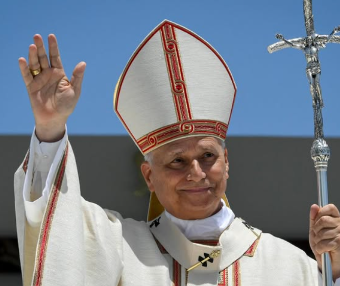 ¡Susto para el Vaticano! Avión del papa León XIV registra falla técnica previo a su viaje a Roma