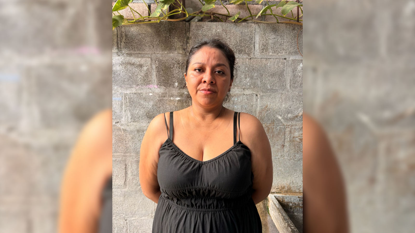 La FGR y la PNC allanaron una vivienda en San Miguel Centro, donde decomisaron dispositivos móviles y rescataron a menores de edad retenidos. La imputada enfrenta cargos por pornografía. Foto: FGRS_V.