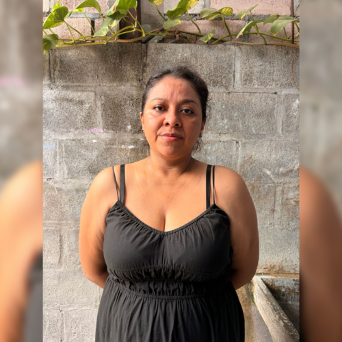 La FGR y la PNC allanaron una vivienda en San Miguel Centro, donde decomisaron dispositivos móviles y rescataron a menores de edad retenidos. La imputada enfrenta cargos por pornografía. Foto: FGRS_V.