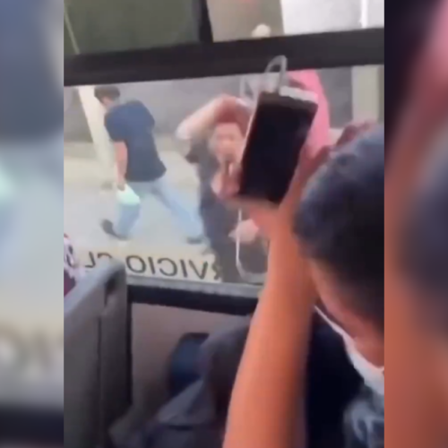 Una pasajera en México lanzó una piedra contra un autobús por no bajar donde quería, rompiendo una ventana. Los fragmentos hirieron a una bebé que viajaba dentro. Foto: Cortesía.