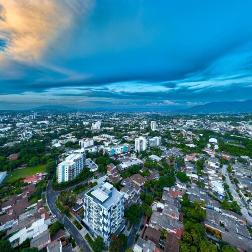 El MARN mantiene bajo vigilancia dos zonas de desarrollo ciclónico en el Pacífico y prevé lluvias en la tarde y noche de este jueves. Se esperan tormentas y ráfagas de viento. Foto: MARN.