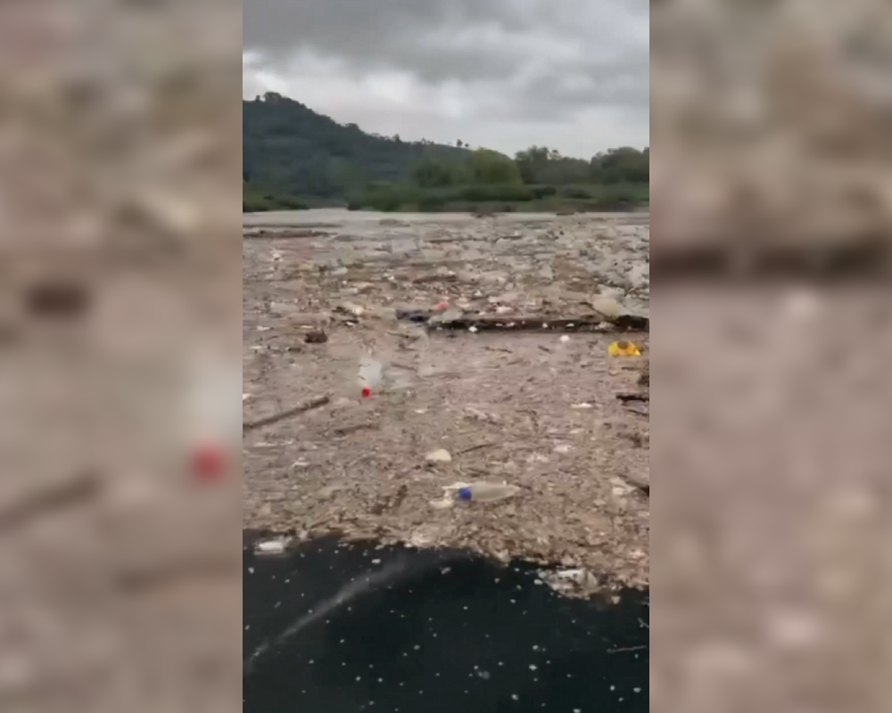 Las lluvias arrastran toneladas de basura al Lago de Ilopango, generando contaminación y dañando su ecosistema. Autoridades y ciudadanos exigen acciones urgentes. Cortesía.