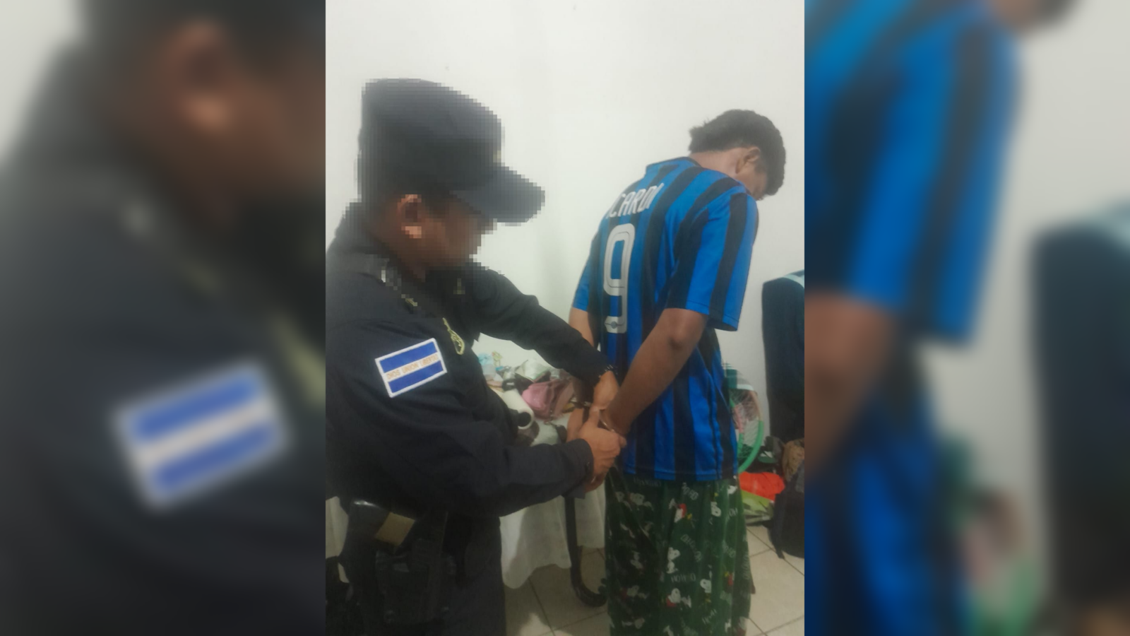 Adrián Ernesto Mangandi fue detenido tras un allanamiento en Ahuachapán Norte, donde le incautaron una laptop y un celular conectados a una red ilegal de material de abuso infantil. Foto: FGR_SV.
