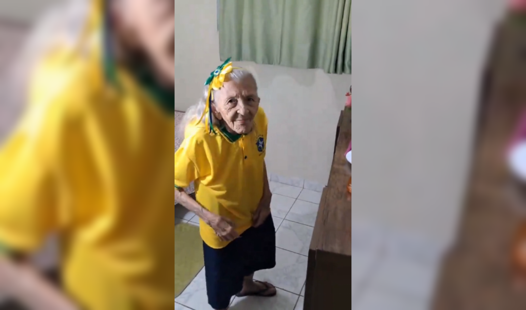 La abuelita brasileña de 104 años, conocida como Vovó Canarinha, conquistó las redes al prepararse con pasión para ver a Brasil en el Mundial 2026. Su energía y alegría inspiran al mundo. Foto: Captura de pantalla.