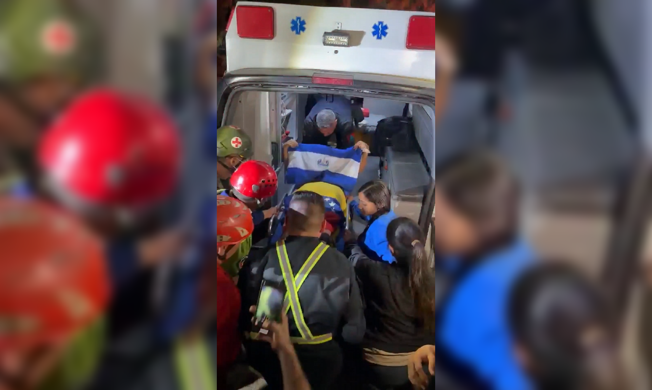 Tras intensas maniobras mecánicas entre los escombros, Rescatistas Salvadoreños lograron poner a salvo a la menor de 15 años en territorio venezolano. El operativo destacó por su precisión y coordinación internacional. Foto: Captura de pantalla.