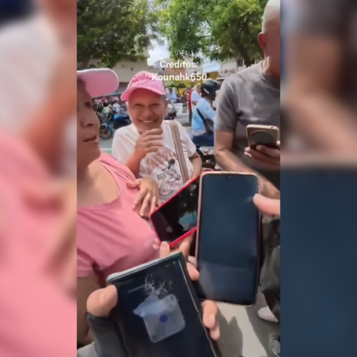 Ciudadanos y voluntarios civiles despliegan tecnología de internet satelital en las calles para permitir llamadas de emergencia tras el sismo en Venezuela. La conectividad se convierte en un salvavidas. Foto: Captura de Pantalla.