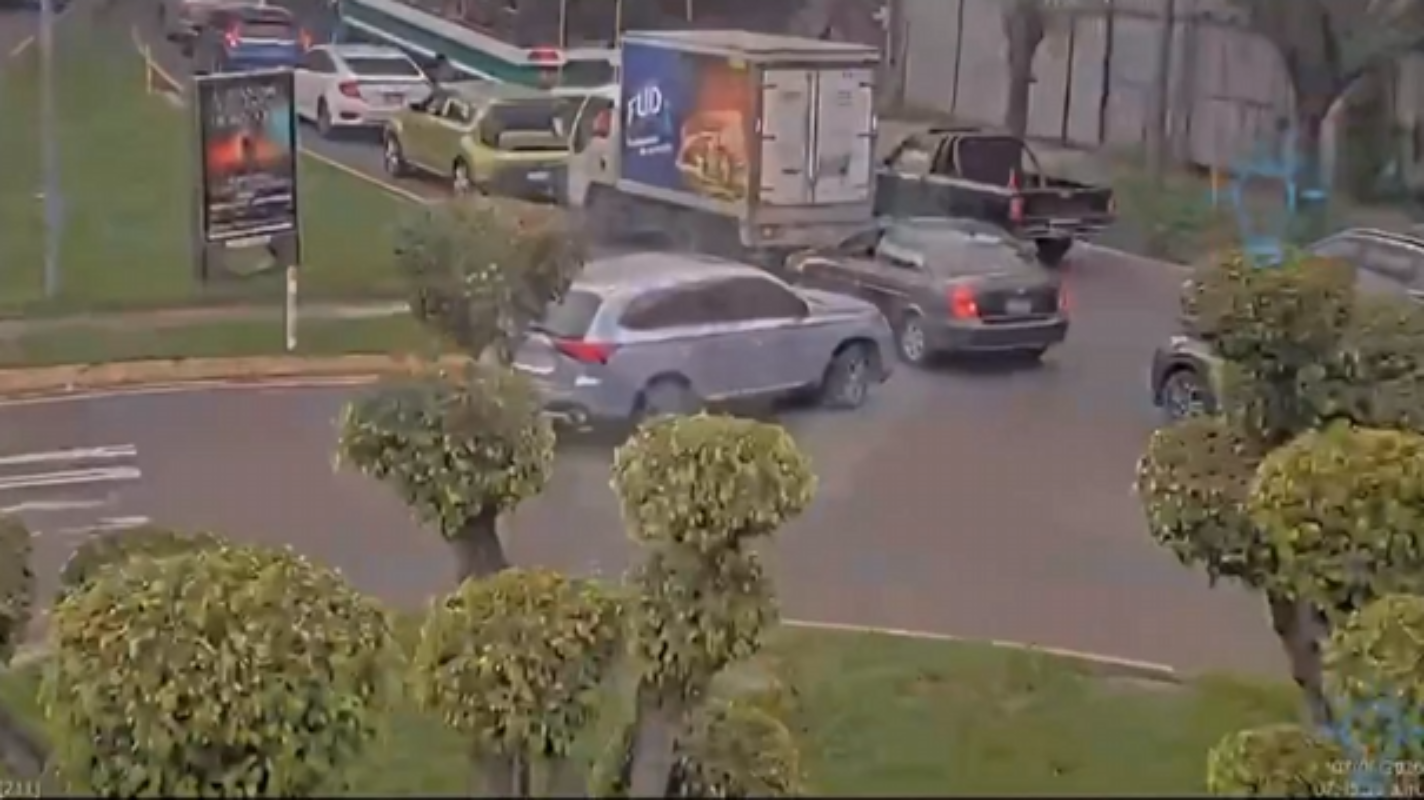 Conductor sancionado por el VMT por conducir en sentido contrario