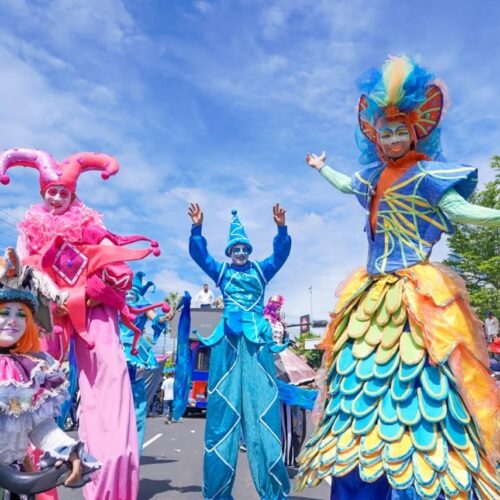 Las Fiestas Agostinas 2026 en San Salvador prometen ser inolvidables con desfiles, conciertos y atracciones en Sivarland. La celebración incluye shows infantiles y presentaciones de artistas nacionales. Foto: Alcaldía de San Salvador.