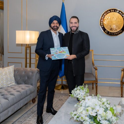 Ajay Banga conoció proyectos estratégicos de salud y educación con inteligencia artificial durante su visita oficial al país. El Banco Mundial evalúa nuevas líneas de financiamiento. Foto: Presidencia de la República.