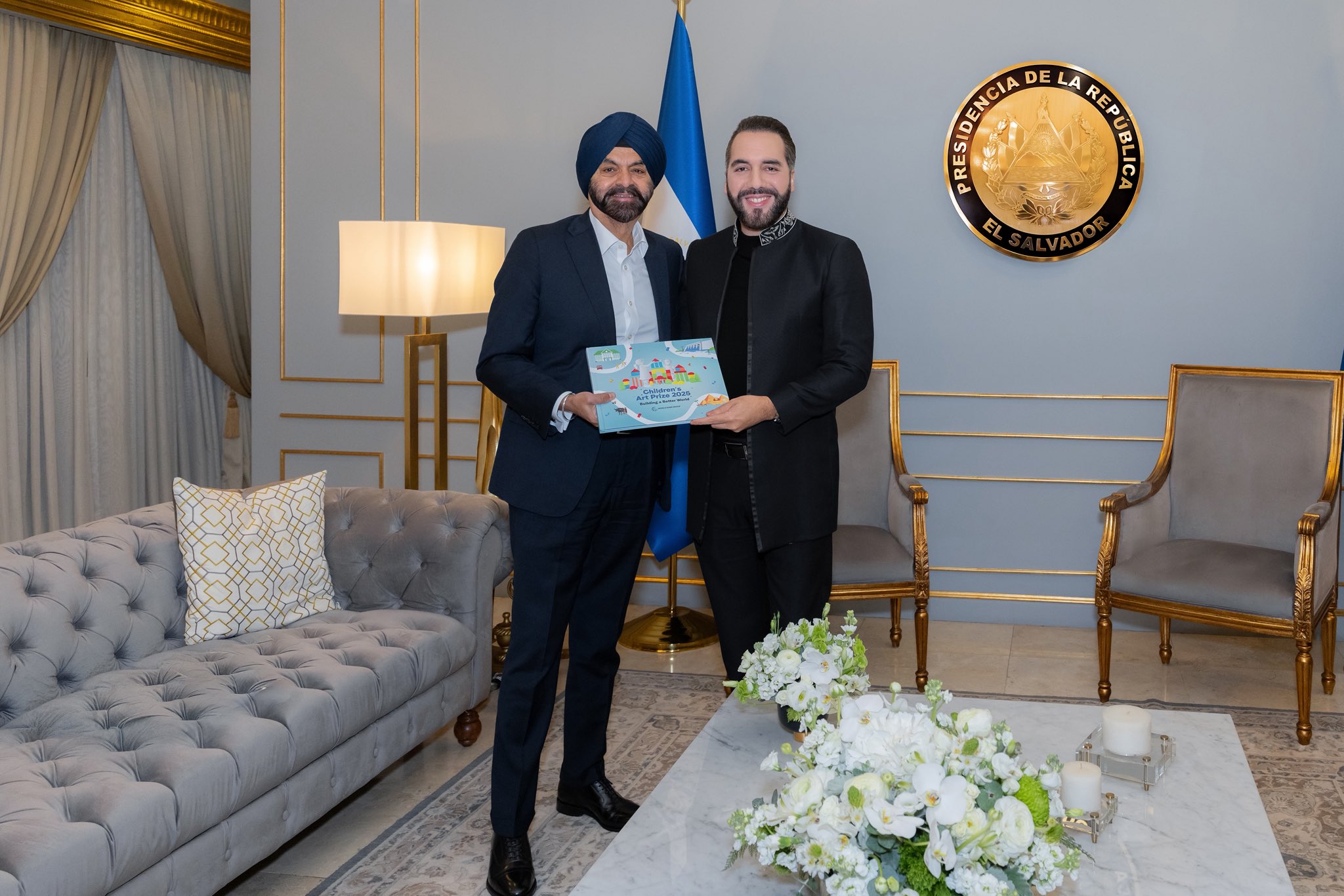 Ajay Banga conoció proyectos estratégicos de salud y educación con inteligencia artificial durante su visita oficial al país. El Banco Mundial evalúa nuevas líneas de financiamiento. Foto: Presidencia de la República.