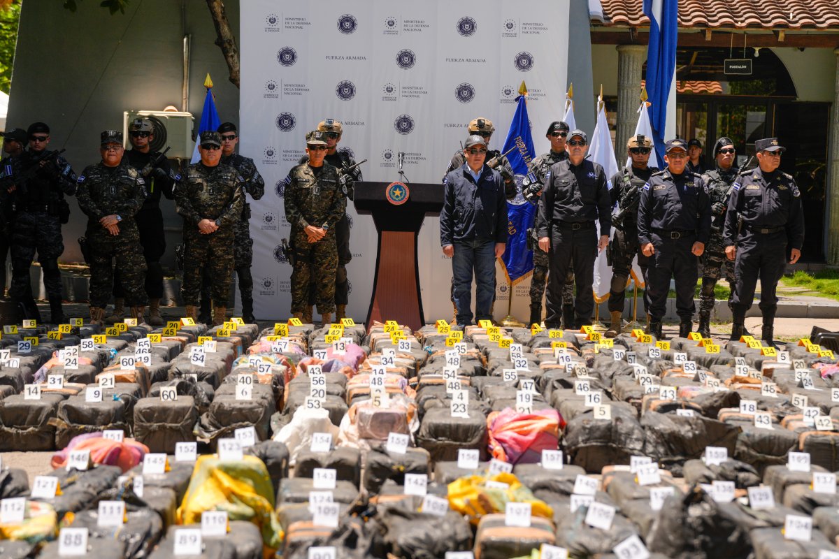 Con la histórica incautación en alta mar, El Salvador acumula un total de 13.286 toneladas de cocaína decomisadas durante el transcurso de 2026. El Gabinete de Seguridad detalló el operativo. Foto: Gabinete de Seguridad.