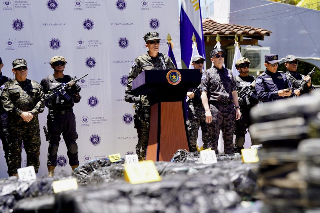 Marina Intercepta lancha con 1.3 toneladas de cocaína en alta mar
