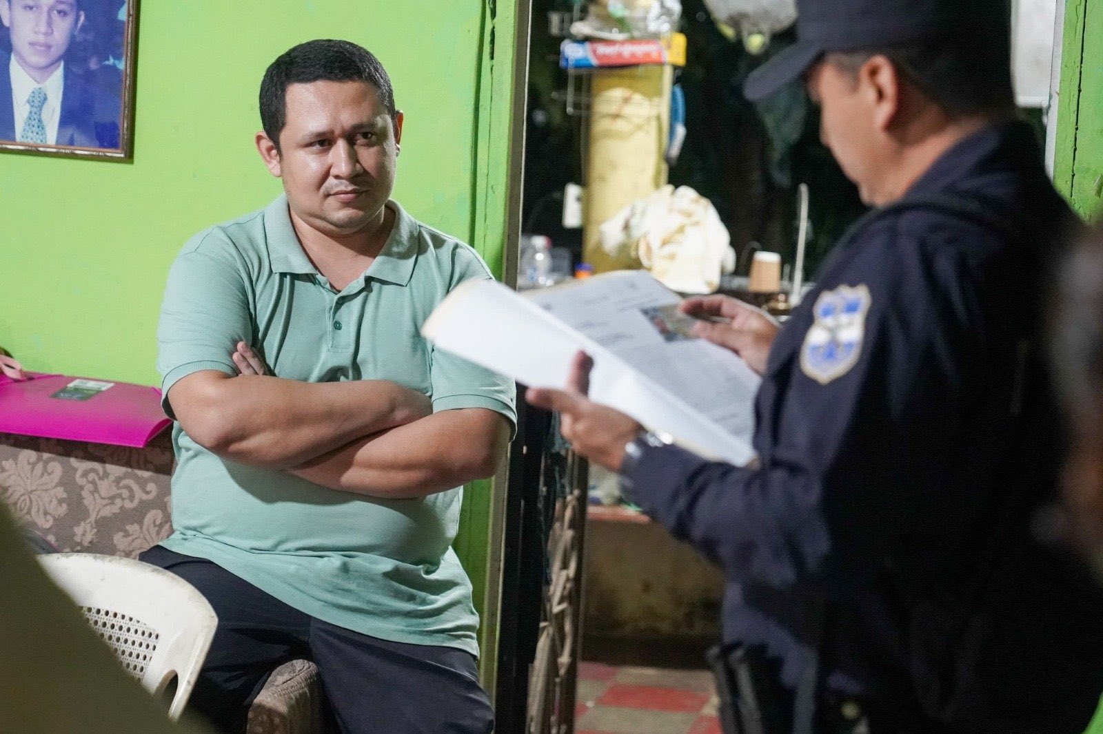 La Fiscalía General de la República coordinó capturas en Zacatecoluca tras detectar desvíos de códigos bancarios para retiros ilícitos sin tarjeta. El fraude afectó a 60 clientes. Foto: FGRSV.