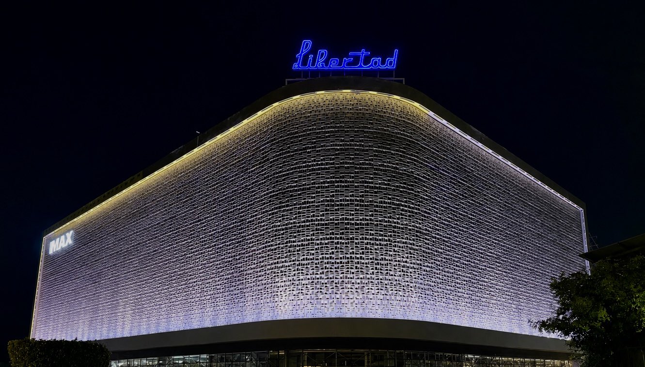 El emblemático edificio Cine Libertad renace como un complejo cinematográfico de cuatro niveles e innovación IMAX para dinamizar la cultura del país en el Centro Histórico. Foto: @SecPrensaSV