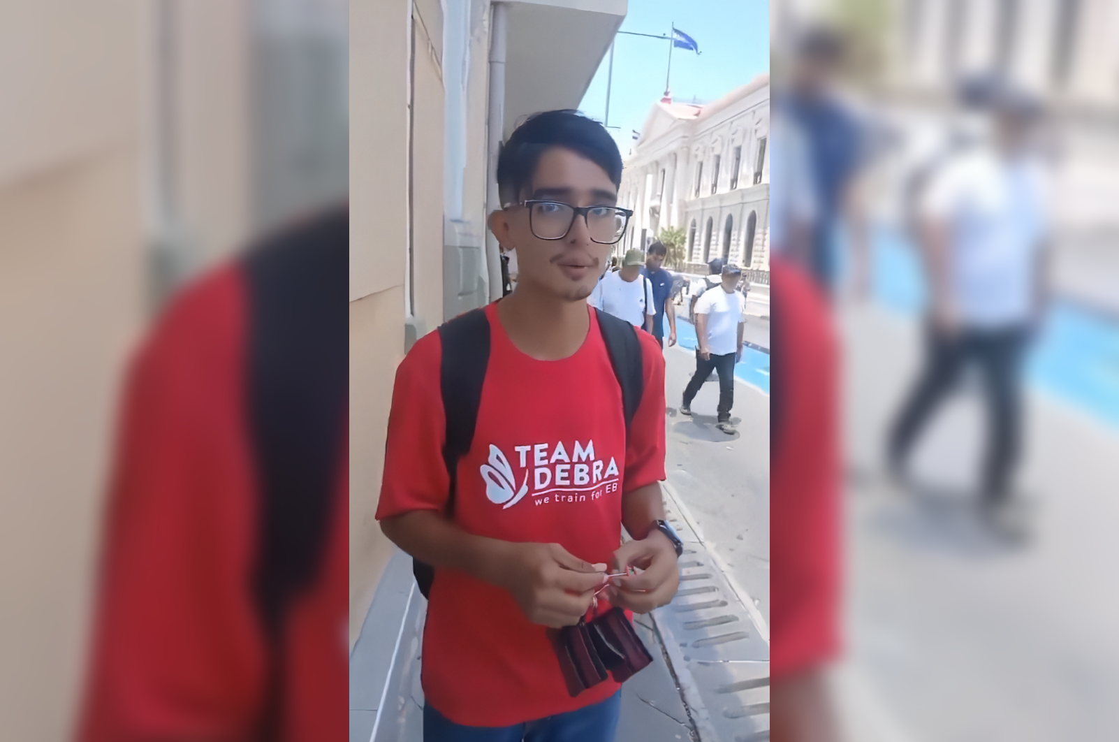 El tiktoker guatemalteco "el chapín" agredió físicamente a un creador de contenido en el Parque Libertad y luego se burló en redes. Usuarios exigen su deportación por impunidad. Foto: Captura de pantalla.