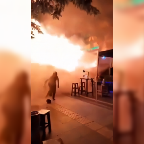 Un incendio consumió el local de música en vivo Rong Beer Na Lat Phrao en Bangkok, dejando al menos 27 muertos y decenas de heridos críticos. Las autoridades investigan fallas de seguridad. Foto: Cortesía.