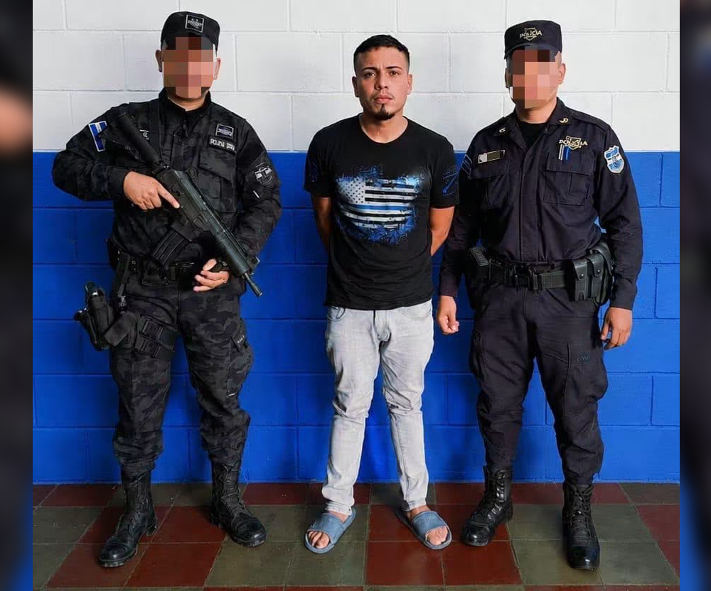 José Francisco González Vanegas fue capturado por la PNC al tener cuentas pendientes por homicidio agravado y fraude procesal. El sujeto evadía una condena de 25 años. @Foto: PNC_SV