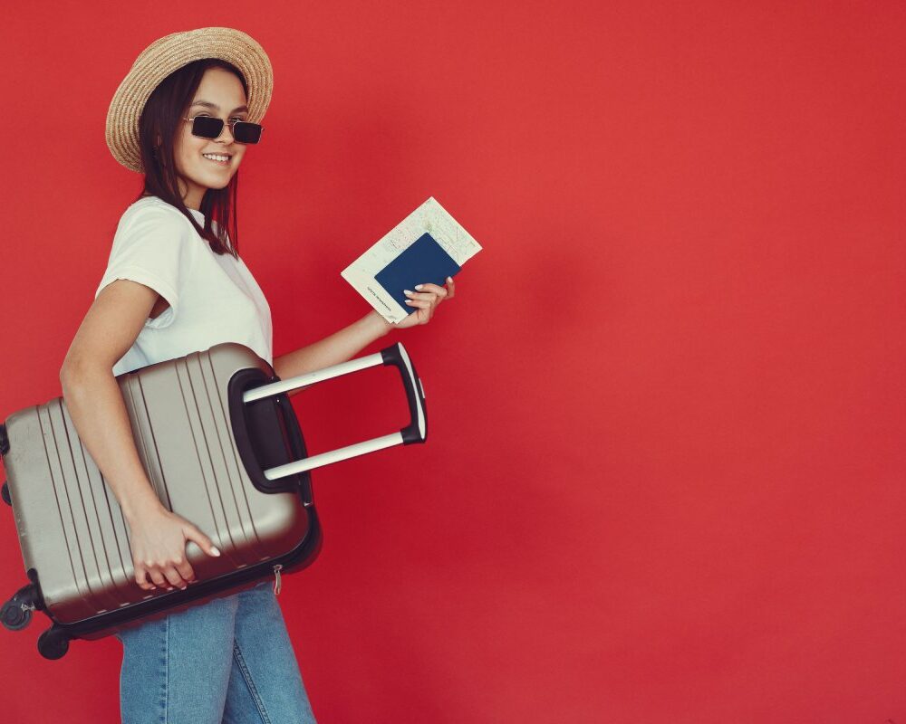 El gobierno habilitó líneas de apoyo telefónico y presencial para salvadoreños que requieran auxilio consular en el exterior durante las vacaciones de agosto. Foto: Pexels / Gustavo Fring