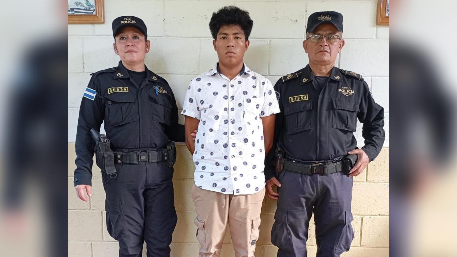 Diego Josué Gómez Galicia, de nacionalidad guatemalteca, fue detenido por las autoridades en el sector de Chalchuapa, Santa Ana Oeste. El sujeto usaba redes sociales para reclutar jóvenes y reactivar la estructura criminal. Foto: PNC_SV.