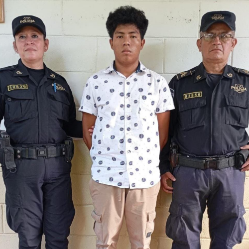 Diego Josué Gómez Galicia, de nacionalidad guatemalteca, fue detenido por las autoridades en el sector de Chalchuapa, Santa Ana Oeste. El sujeto usaba redes sociales para reclutar jóvenes y reactivar la estructura criminal. Foto: PNC_SV.