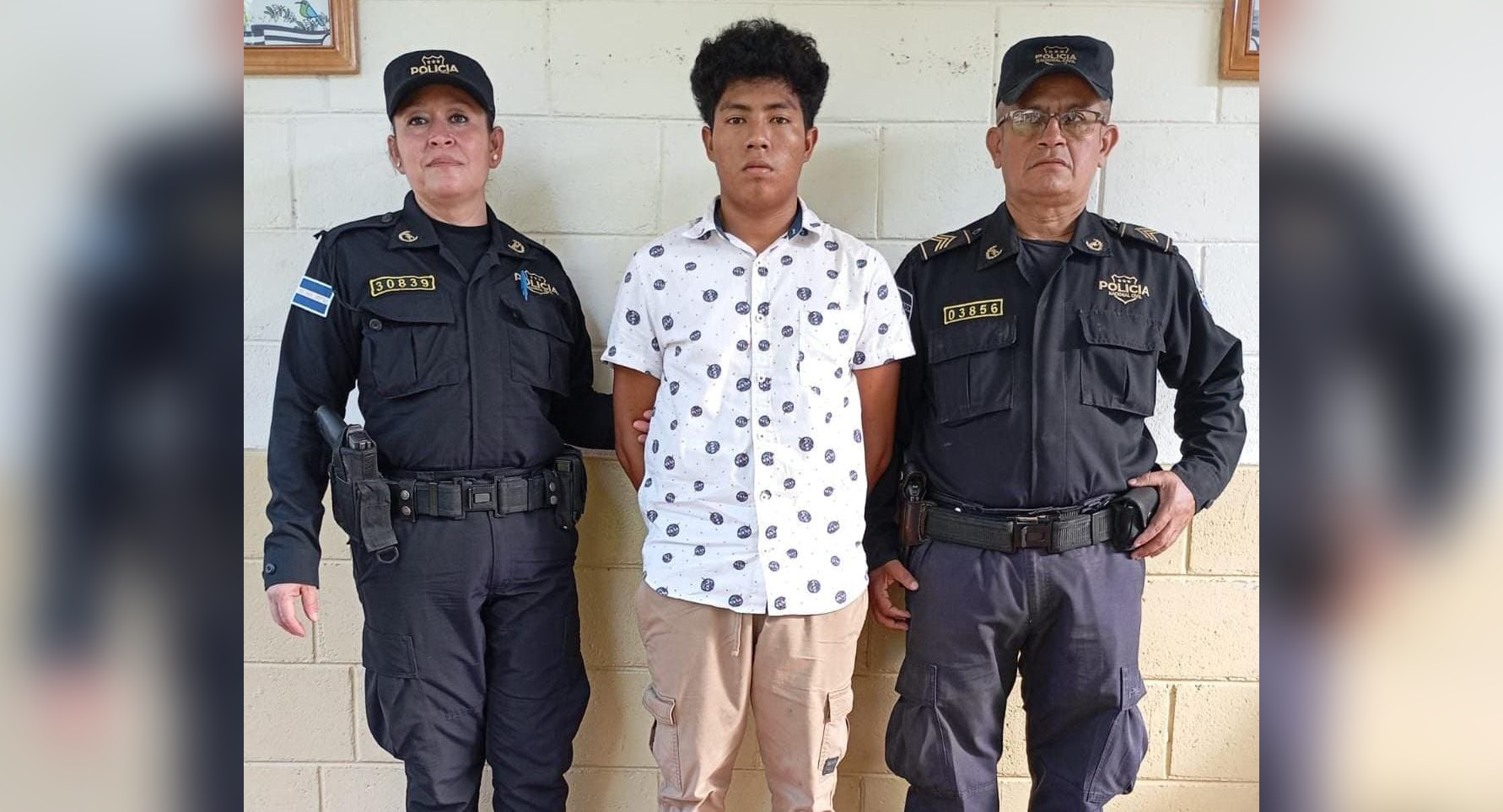 Diego Josué Gómez Galicia, de nacionalidad guatemalteca, fue detenido por las autoridades en el sector de Chalchuapa, Santa Ana Oeste. El sujeto usaba redes sociales para reclutar jóvenes y reactivar la estructura criminal. Foto: PNC_SV.