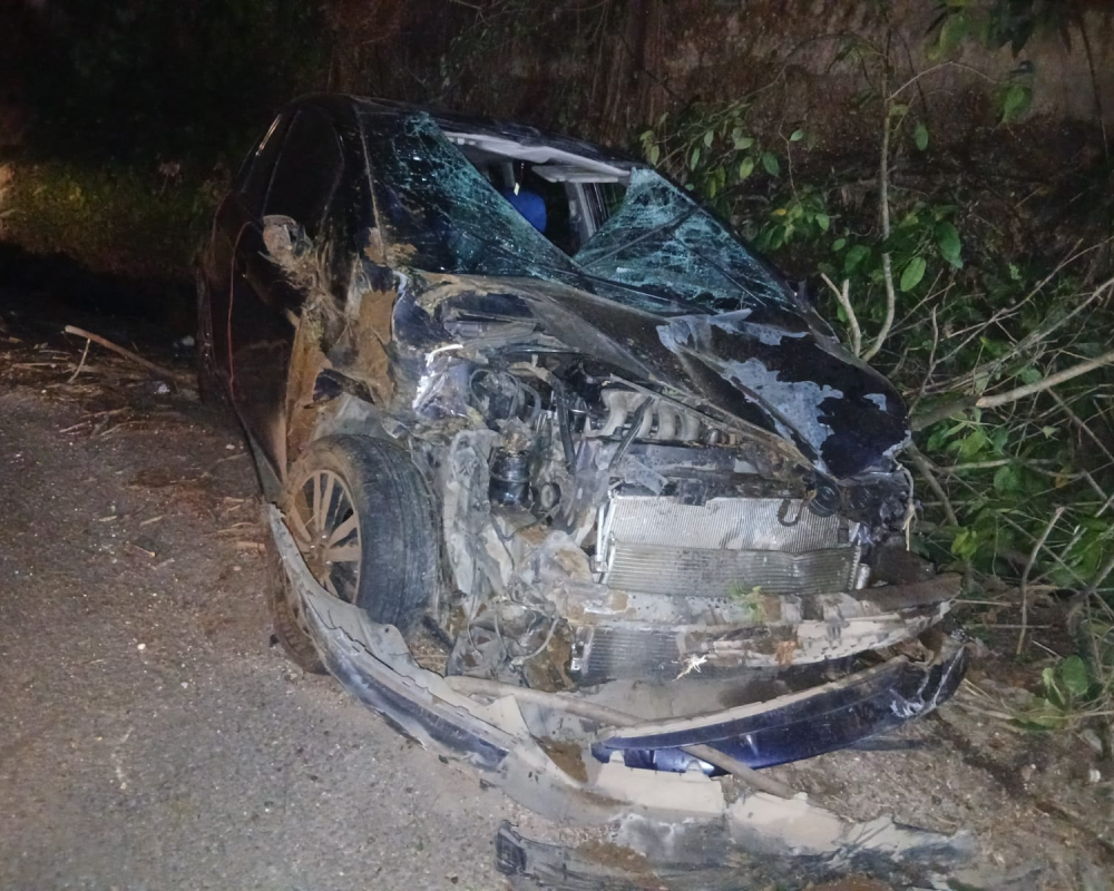 El accidente ocurrió en el kilómetro 57 de la Carretera Panamericana. Dos motociclistas perdieron la vida al chocar con un automóvil. El conductor del vehículo resultó herido y fue trasladado. Foto: @CvsOficial