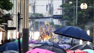 Cientos de feligreses acompañaron la procesión frente a Catedral Metropolitana para honrar al Divino Salvador del Mundo. Cortesía
