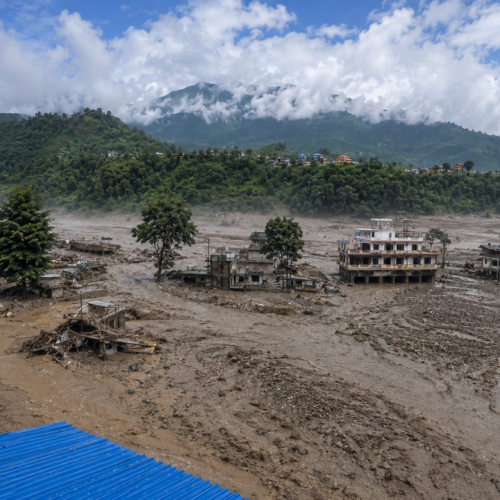 Una inundación y deslizamiento en la frontera Nepal-China dejó 17 muertos y 384 desaparecidos, entre ellos 291 turistas extranjeros. Foto: Ilustración.
