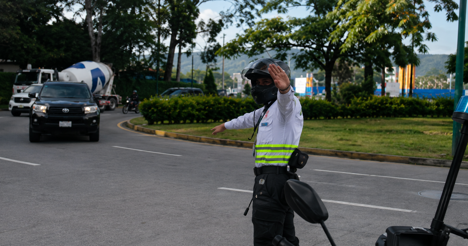 El VMT reporta tráfico normalizado en El Salvador esta mañana. Cierre programado en Los Chorros este fin de semana. Foto: @VMTElSalvador - ilustración.