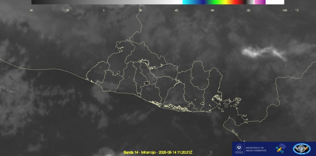 Vista del cielo despejado y el litoral del país, donde se mantiene la recomendación de precaución por mareas vivas. Foto: @MARN.