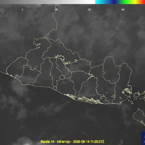 Vista del cielo despejado y el litoral del país, donde se mantiene la recomendación de precaución por mareas vivas. Foto: @MARN.