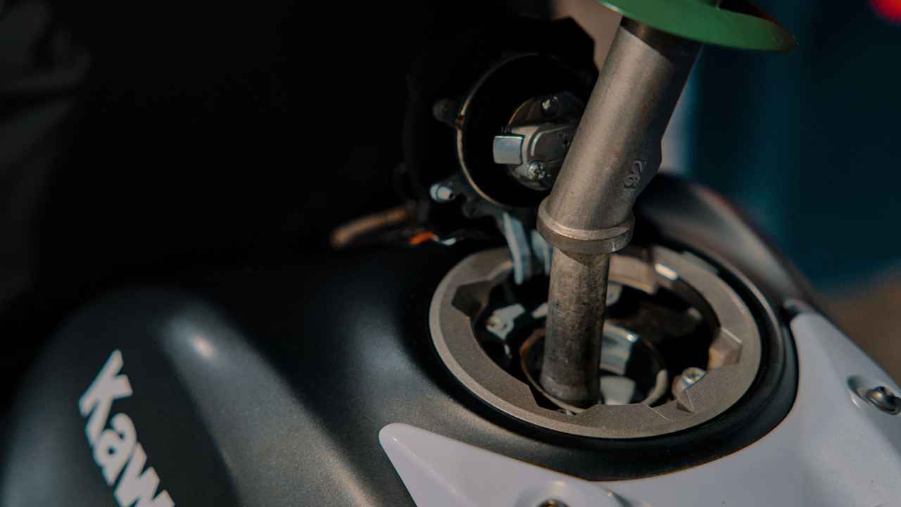 Los precios de los combustibles se mantienen estables, brindando un respiro a los conductores salvadoreños.