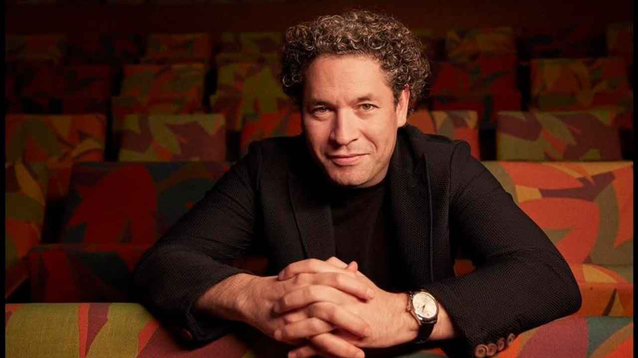 Gustavo Dudamel dirigiendo en su concierto de despedida de la Filarmónica de Los Ángeles. Foto: facebook.com/GDudamel