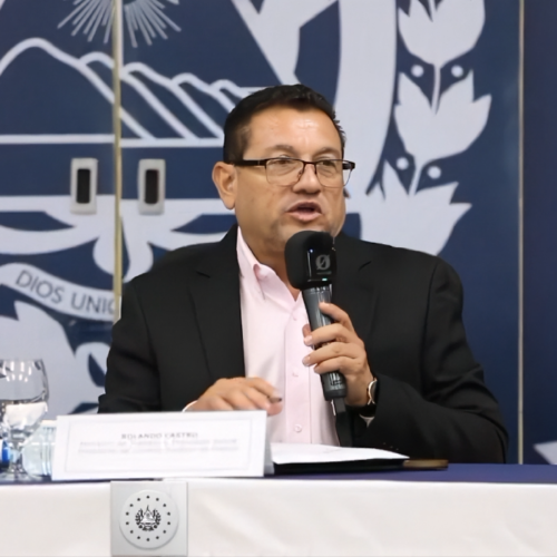 El Mintrab evalúa modernizar los horarios laborales en El Salvador para reducir abusos y dar más tiempo a los trabajadores para descansar y convivir con sus familias. Foto: Cortesía.