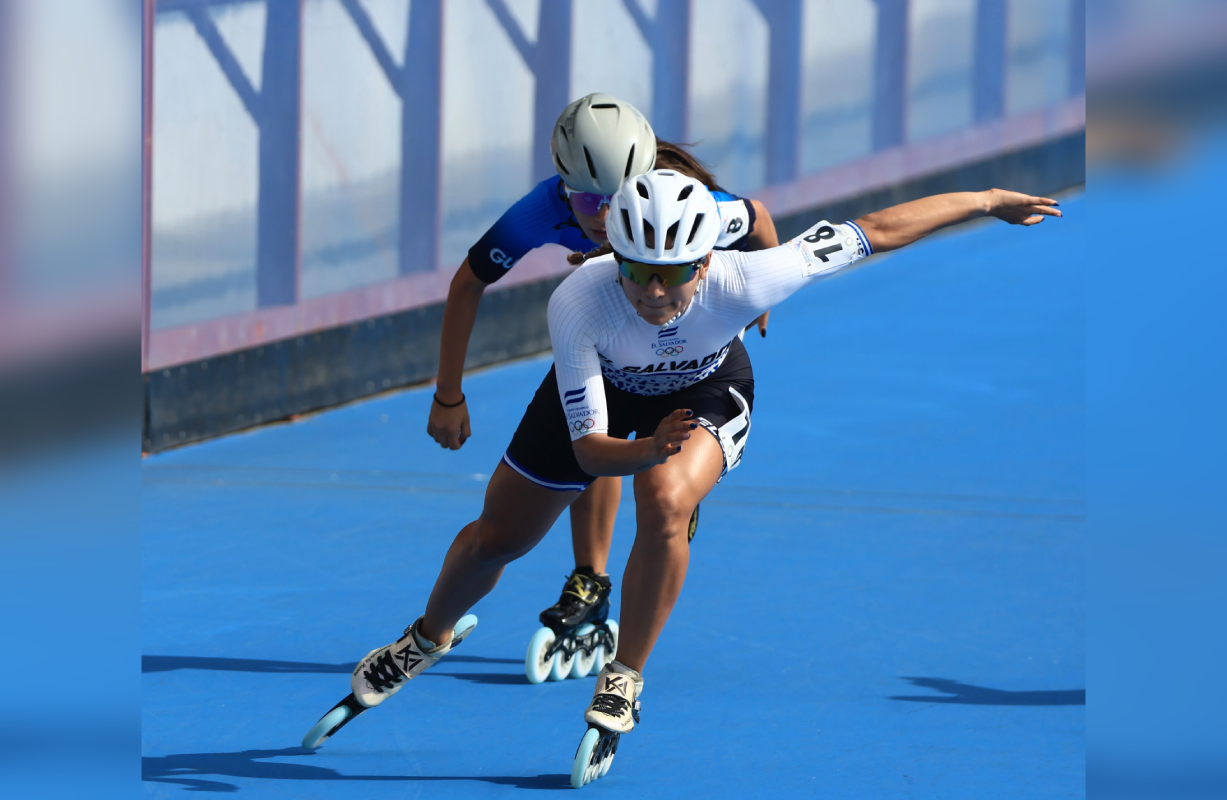 La patinadora salvadoreña Ivonne Nóchez clasificó a la final de los 1000 metros sprint en los Juegos Centroamericanos y del Caribe. La atleta del Programa Esfuerzo y Gloria dominó su eliminatoria con un tiempo de 1:31.038. Foto: INDES.