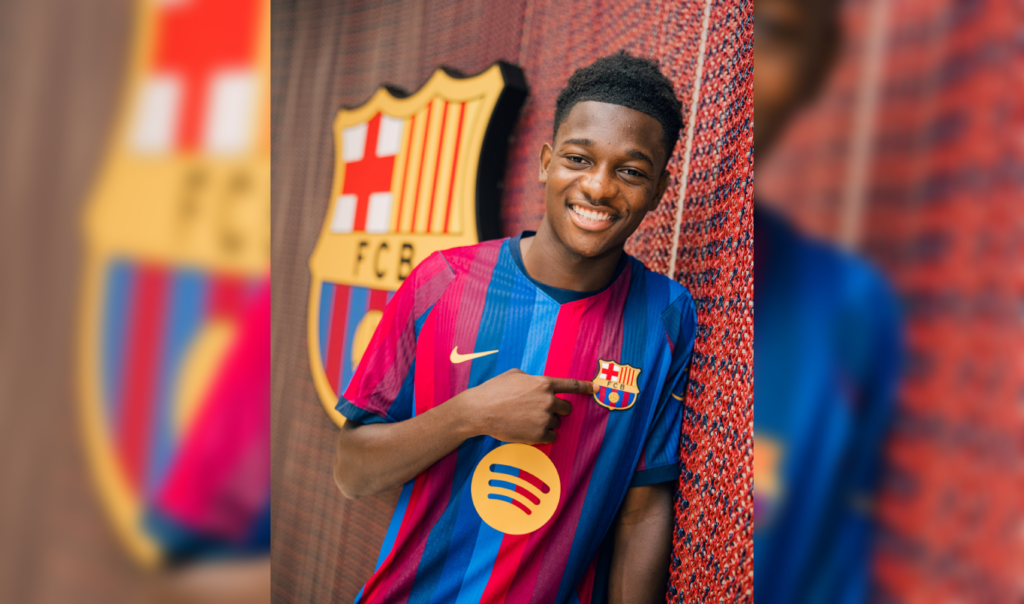 El FC Barcelona incorpora al joven extremo belga Jesse Bisiwu, procedente del Club Brujas, por 8.5 millones de euros. El jugador de 18 años firma hasta 2031 y promete desequilibrio en el ataque culé. Foto: FC Barcelona.