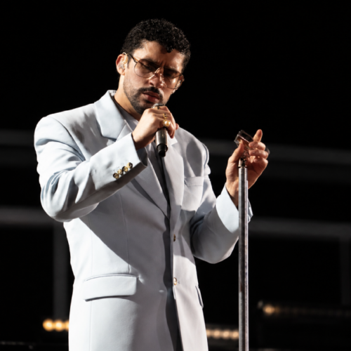 Bad Bunny durante el cierre de sus presentaciones en Puerto Rico, donde compartió con miles de fanáticos. Foto: @BadBunny