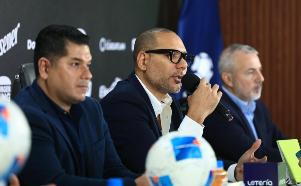 La Liga de Ascenso de El Salvador arranca con 24 equipos y transmisión internacional en FOX. Yamil Bukele: "Fortaleceremos las bases del fútbol nacional". Foto: @ybukele