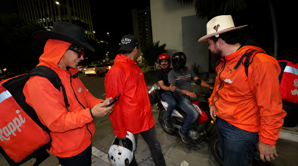 El influencer César Gastélum fue asesinado durante una transmisión en vivo en Culiacán, Sinaloa. Dos hombres en motocicleta lo atacaron a quemarropa. Las autoridades investigan el crimen. Foto: Ilustración.
