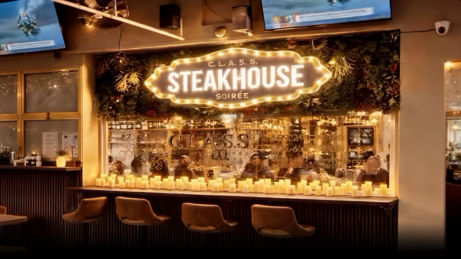 El restaurante Class Soiree Steakhouse en Florida promueve una experiencia de cenas nudistas para mayores de 18 años, bajo estrictas normas de respeto y consentimiento. Foto: @classsoireesteakhouse