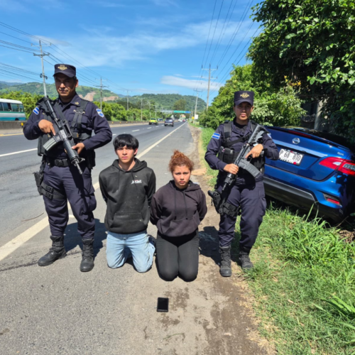 La PNC desarticuló un intento de formación de la pandilla "Ántrax" en Lourdes, Colón, tras capturar a dos adolescentes de 17 años que evadieron un retén policial. Las autoridades refuerzan el mensaje de cero tolerancia a nuevas estructuras criminales. Foto: PNC / X @Vi11atoro.