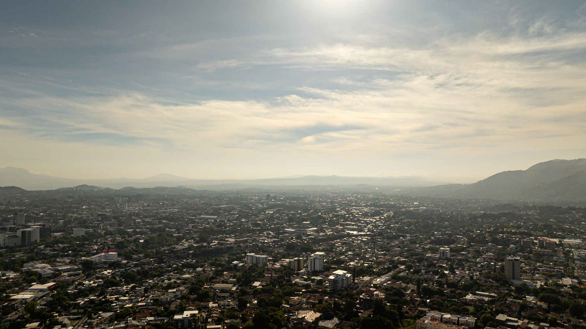 El MARN reporta condiciones estables en El Salvador este 20 de agosto: cielo despejado, sin lluvias y temperaturas de hasta 38 °C. Foto: @MedioAmbienteSV.