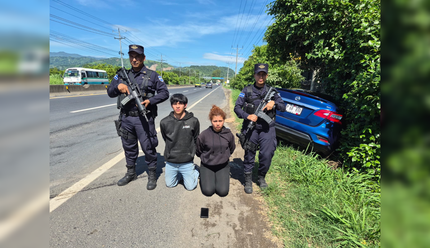 La PNC desarticuló un intento de formación de la pandilla "Ántrax" en Lourdes, Colón, tras capturar a dos adolescentes de 17 años que evadieron un retén policial. Las autoridades refuerzan el mensaje de cero tolerancia a nuevas estructuras criminales. Foto: PNC / X @Vi11atoro.