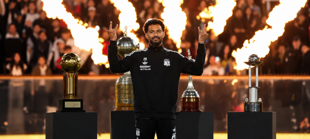 El arquero caboverdiano Vozinha, estrella del Mundial 2026, fue presentado en el Estadio Monumental de Colo Colo ante 30,000 hinchas. Su llegada a Chile marca un hito en el fútbol sudamericano. Foto: Captura de pantalla.
