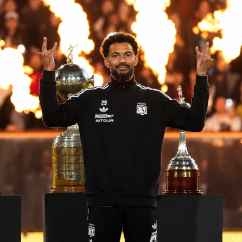 El arquero caboverdiano Vozinha, estrella del Mundial 2026, fue presentado en el Estadio Monumental de Colo Colo ante 30,000 hinchas. Su llegada a Chile marca un hito en el fútbol sudamericano. Foto: Captura de pantalla.