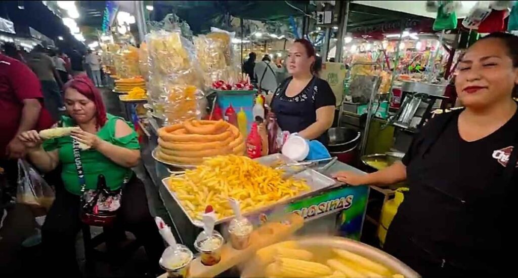 La feria de SivarLand ofrece elotes locos, churros españoles y más antojitos tradicionales a solo $2 por porción durante las Fiestas Agostinas. Foto: Cortesía.