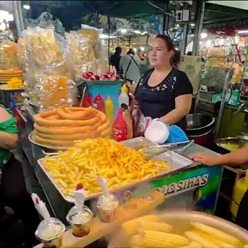 La feria de SivarLand ofrece elotes locos, churros españoles y más antojitos tradicionales a solo $2 por porción durante las Fiestas Agostinas. Foto: Cortesía.